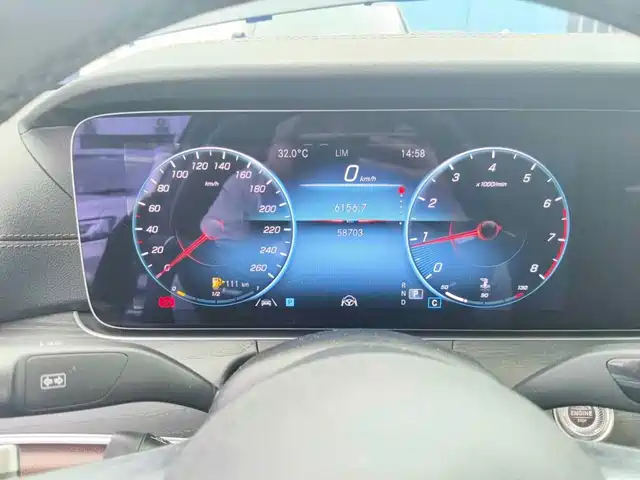 Mercedes-Benz E-Class 2023 E 300 L Sport Premium — фото 4