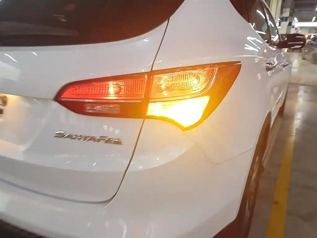 Hyundai Santa Fe 2015 2.0T Automatic 2WD Smart 5-Seater фото 8