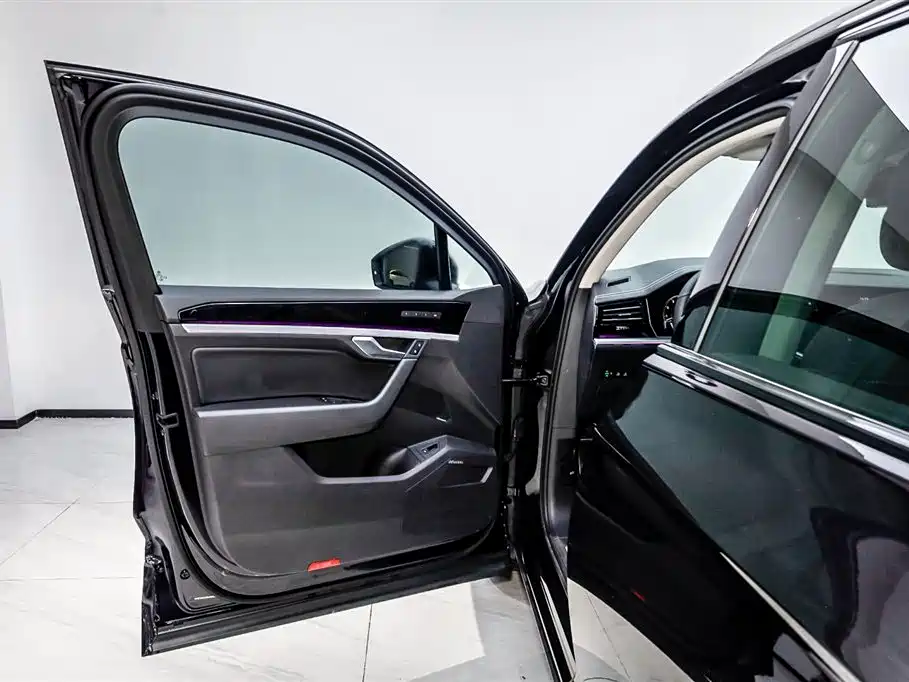 Volkswagen Touareg 2021 3.0TSI Sharp Edition with Gloss Black Sports Package фото 8