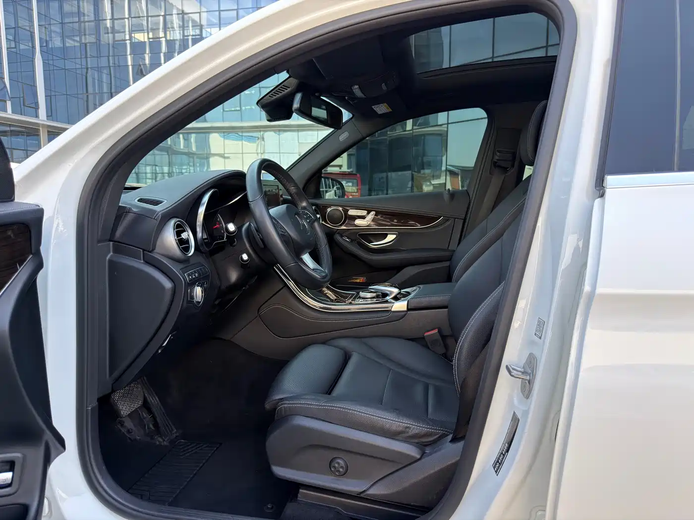Mercedes-Benz GLC 2018 GLC 260 4MATIC Luxury фото 4