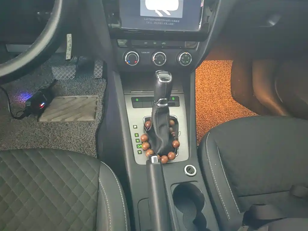 Škoda Octavia 2018 1.6L Automatic Luxury фото 10