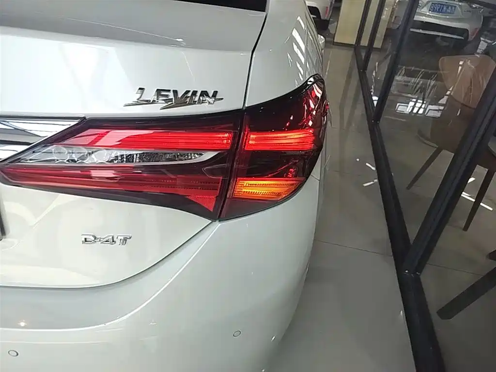 Toyota Levin 2018 185T CVT Premium Edition China V фото 24
