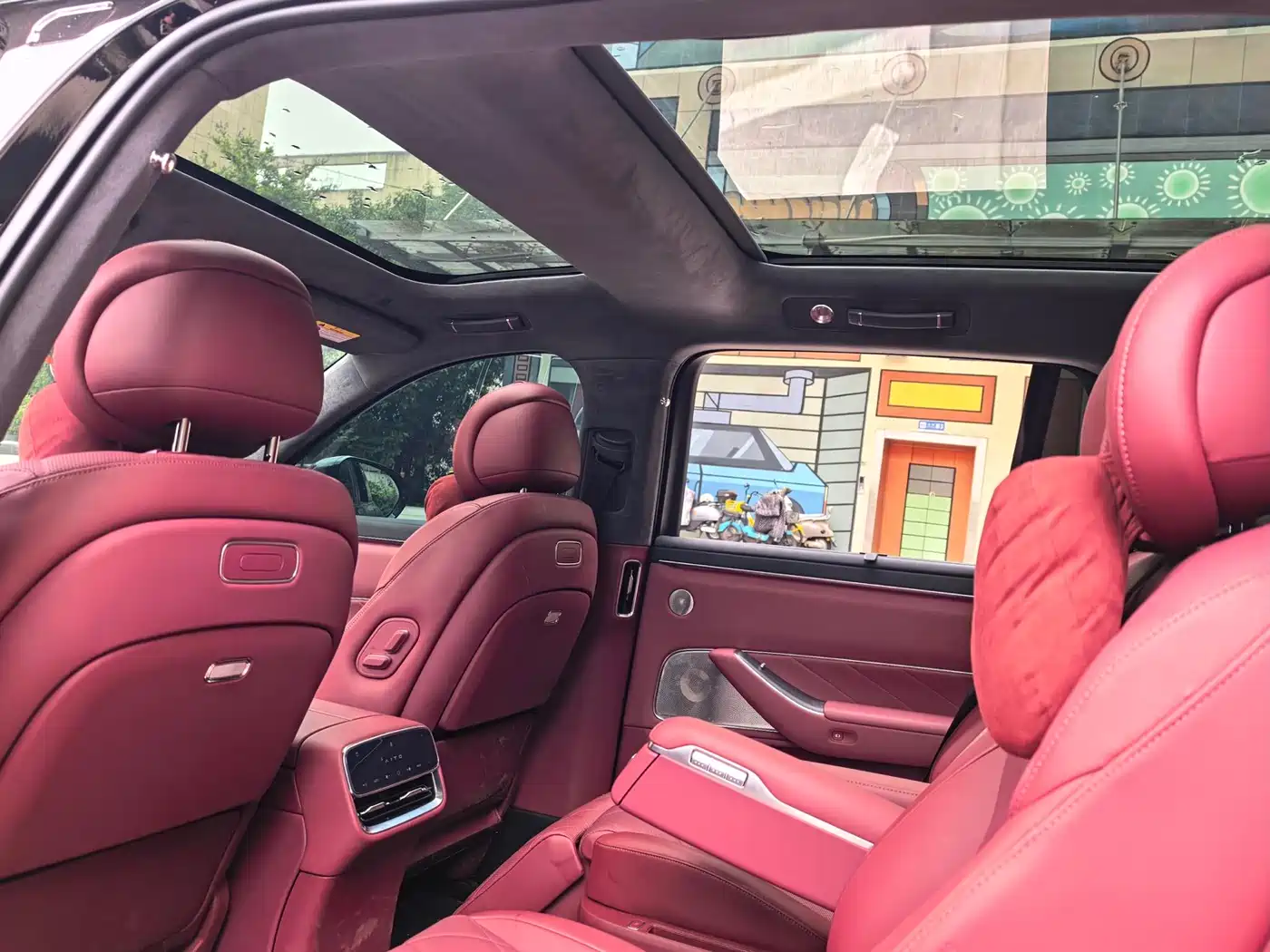 AITO Wenjie AITO M8 2025 Model Extended Range Max+ Edition 53.4kWh 6-Seater фото 9