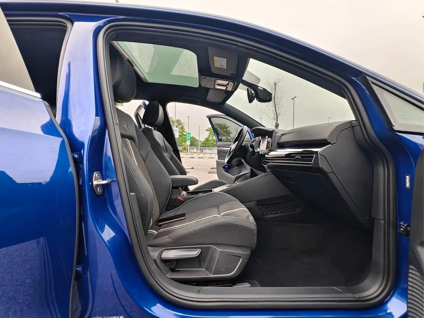 Volkswagen Golf 2023 Facelift 280TSI DSG R-Line фото 12