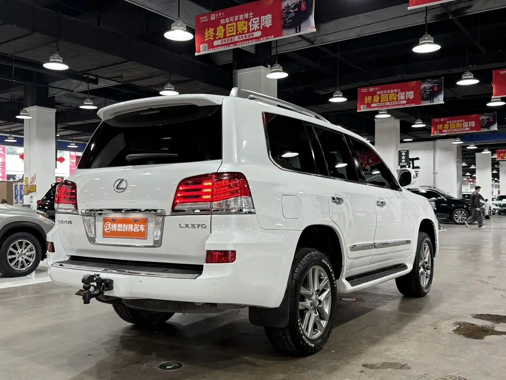 Photo 9 - Lexus LX