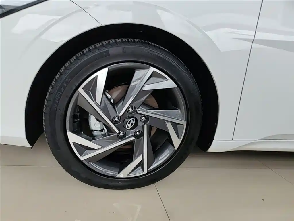 Hyundai Elantra 2023 1.5L CVT GLX Elite Edition фото 23