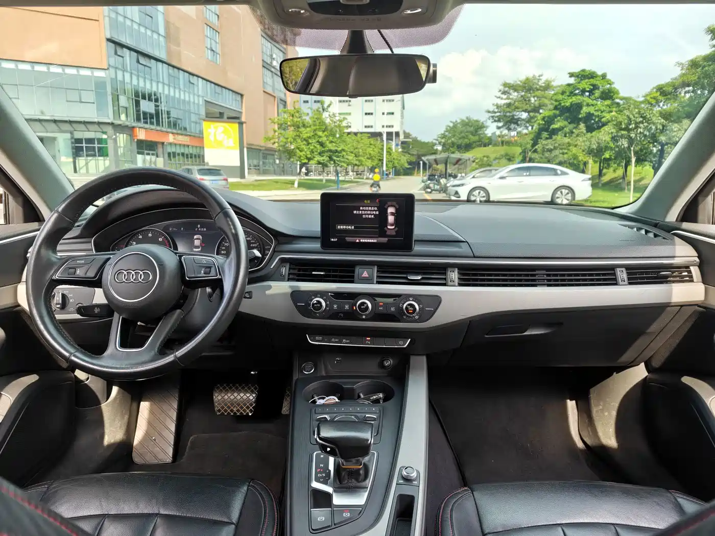Фото 4 - Audi A4L