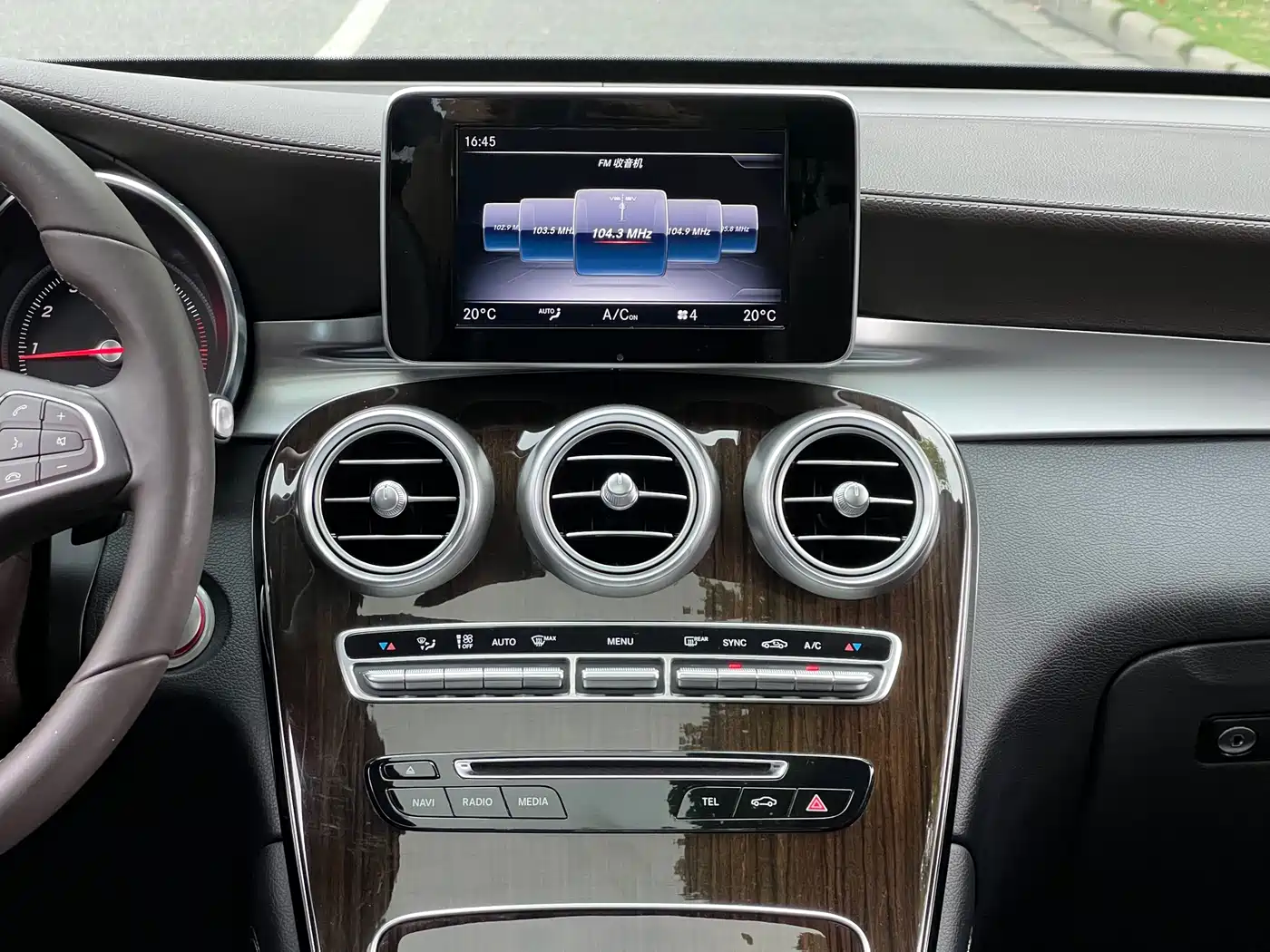 Mercedes-Benz GLC 2018 Facelift GLC 260 4MATIC Luxury фото 12