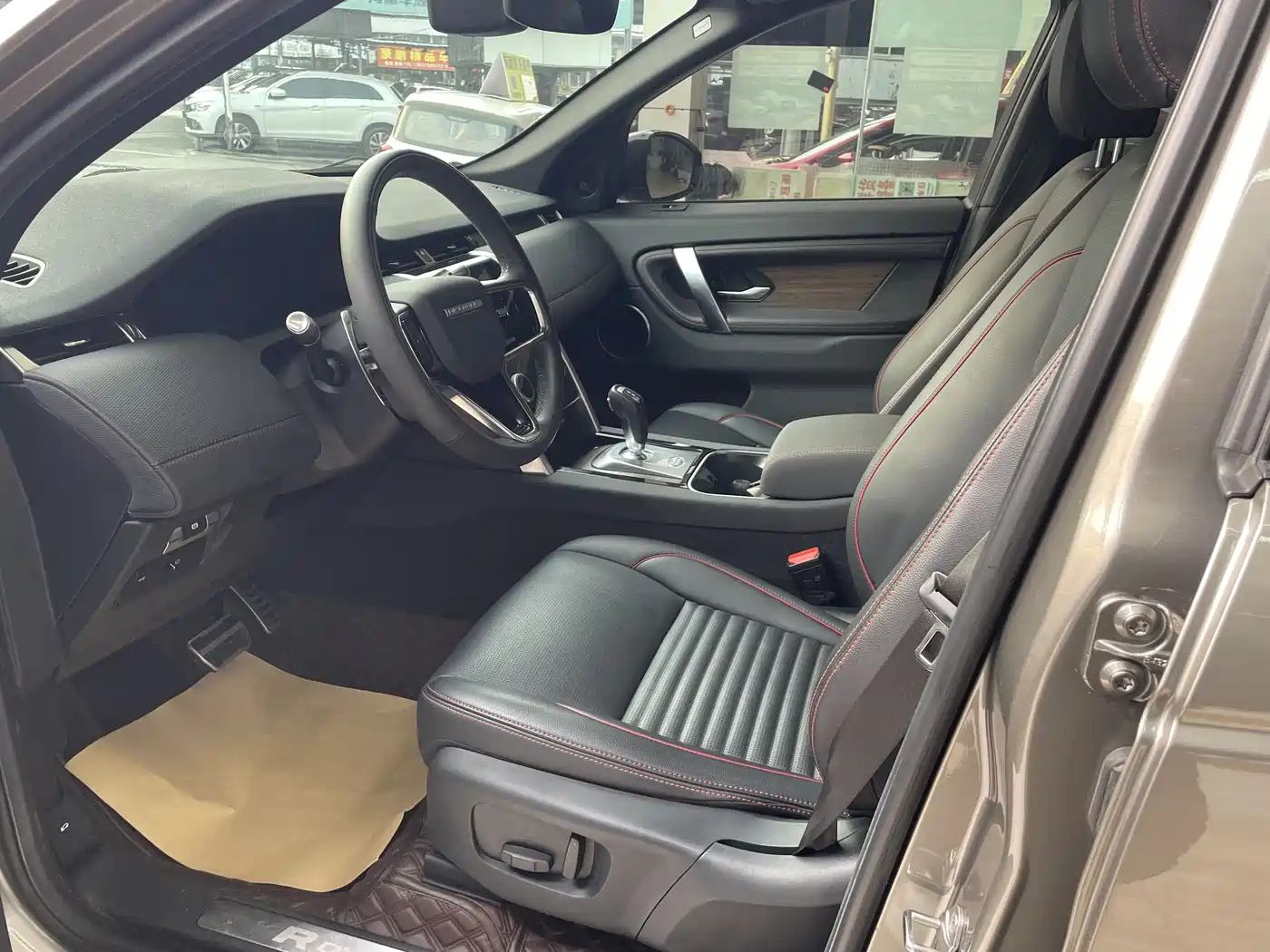 Land Rover Discovery Sport 2022 Model 249PS R-Dynamic S Performance Edition 5-Seater фото 4