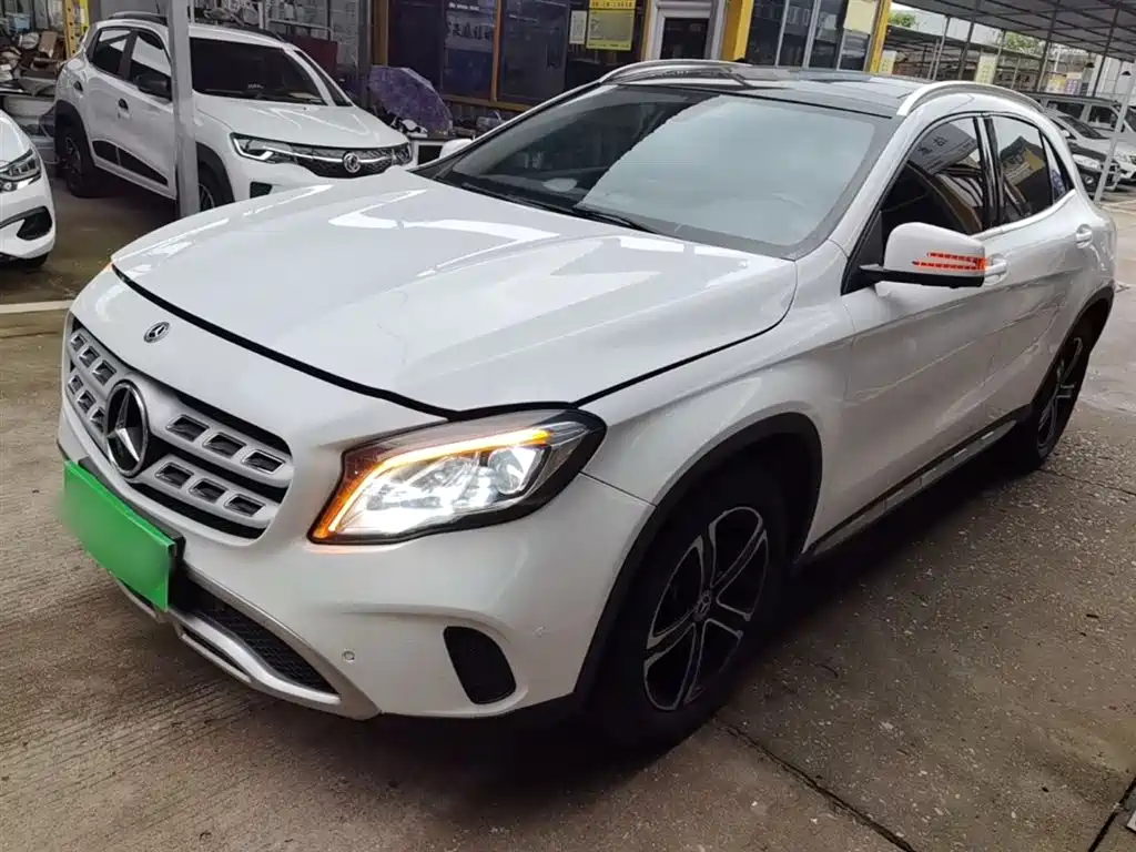 Mercedes-Benz GLA 2018 GLA 200 Fashion