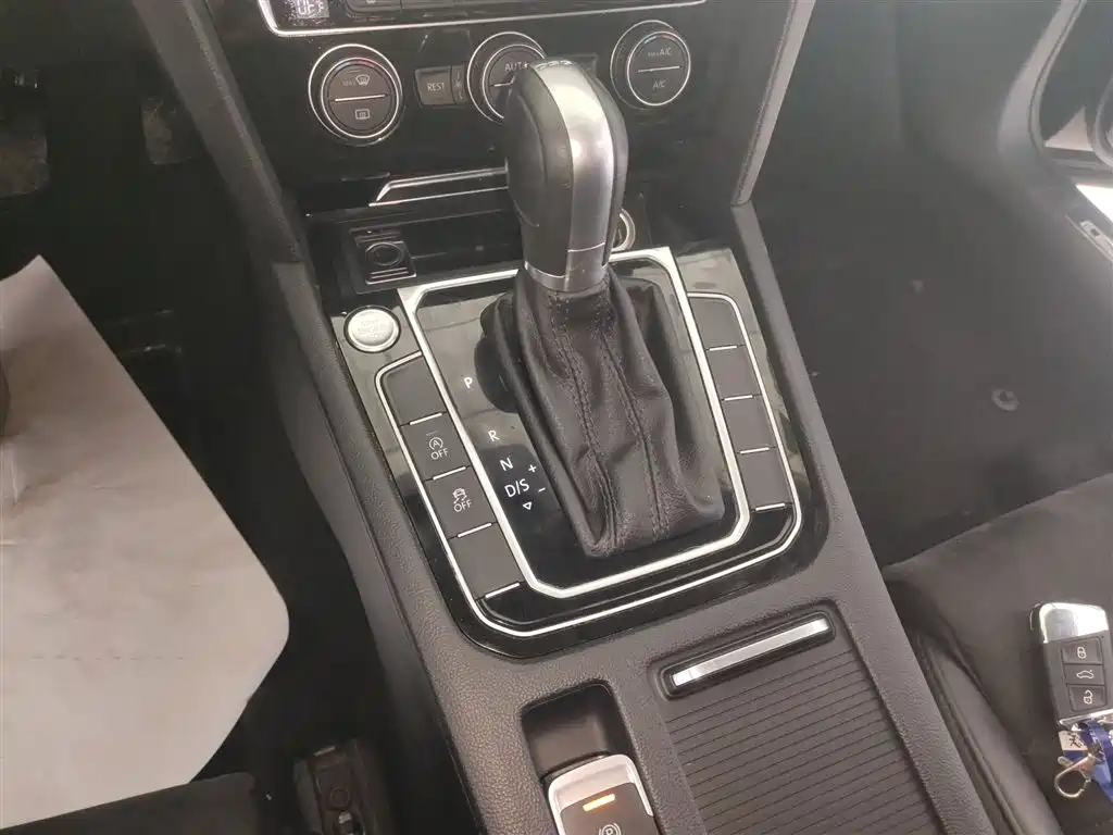 Volkswagen Magotan 2017 330TSI DSG Luxury фото 14