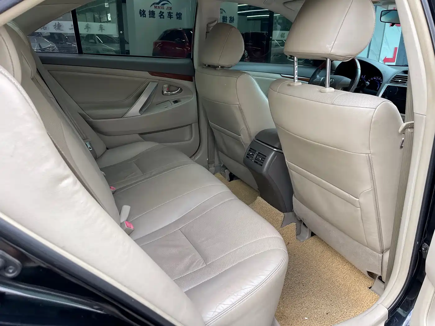 Toyota Camry 2013 200G Classic Luxury Edition фото 11