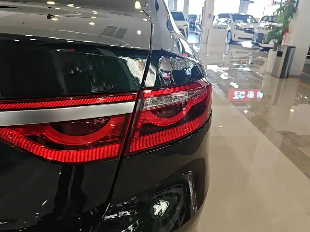 Jaguar XFL 2026 2025 2.0T P250 FWD Luxury Edition