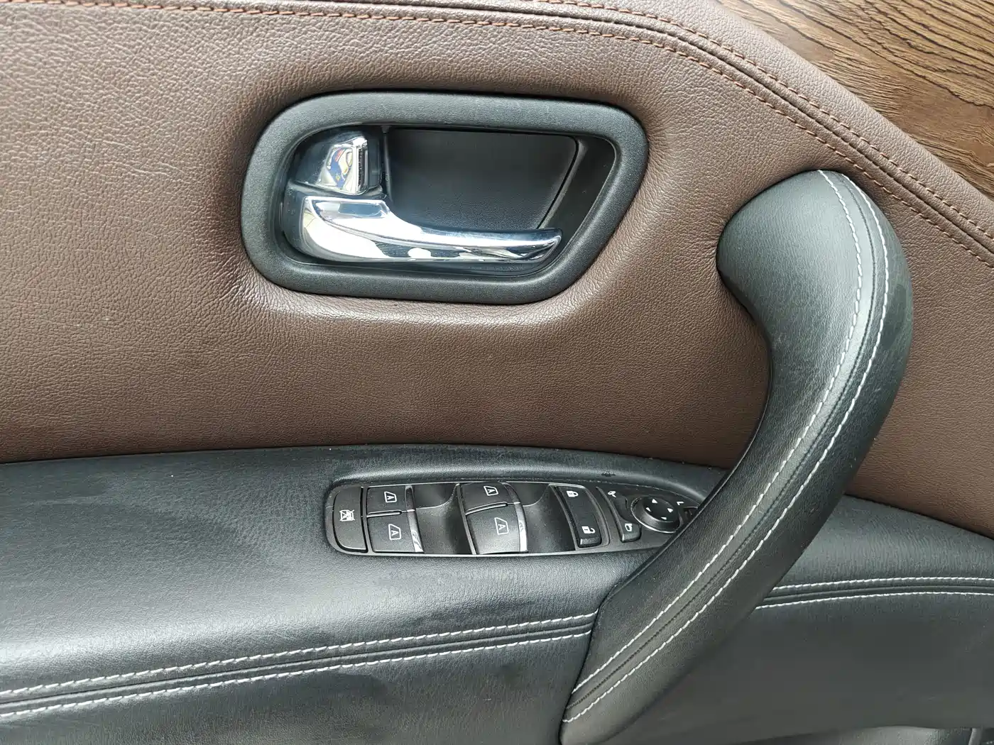 Nissan Patrol 2018 4.0L Leadership фото 14