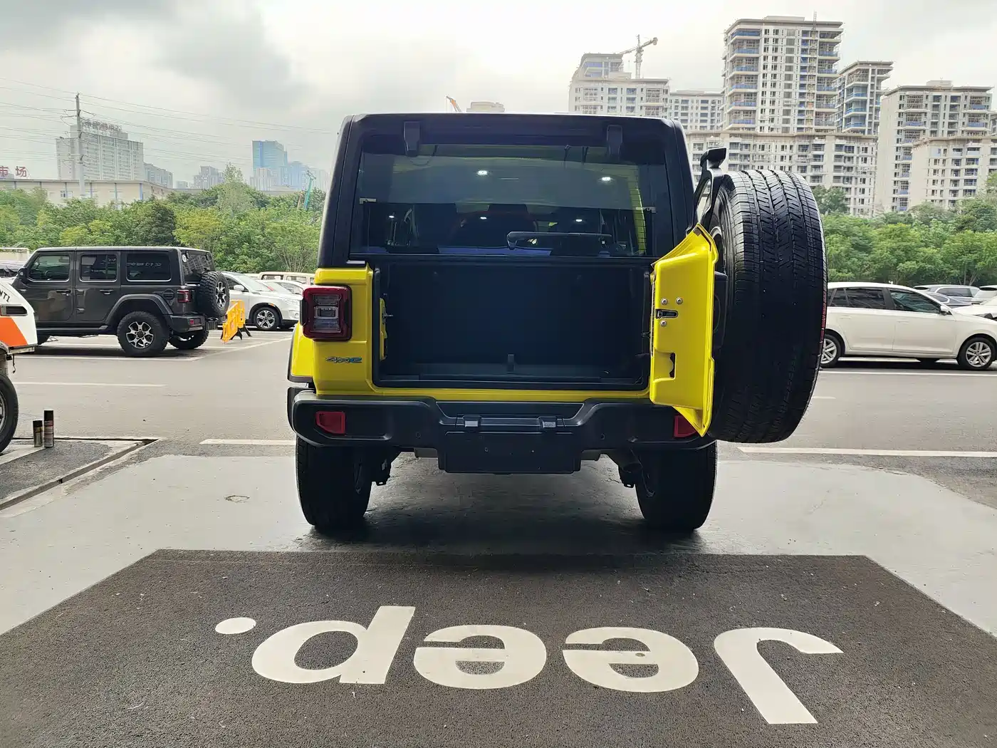 Jeep Wrangler 4xe 2024 2022 4-Door 2.0T 4xe Sahara Fluorescent Yellow Limited Edition