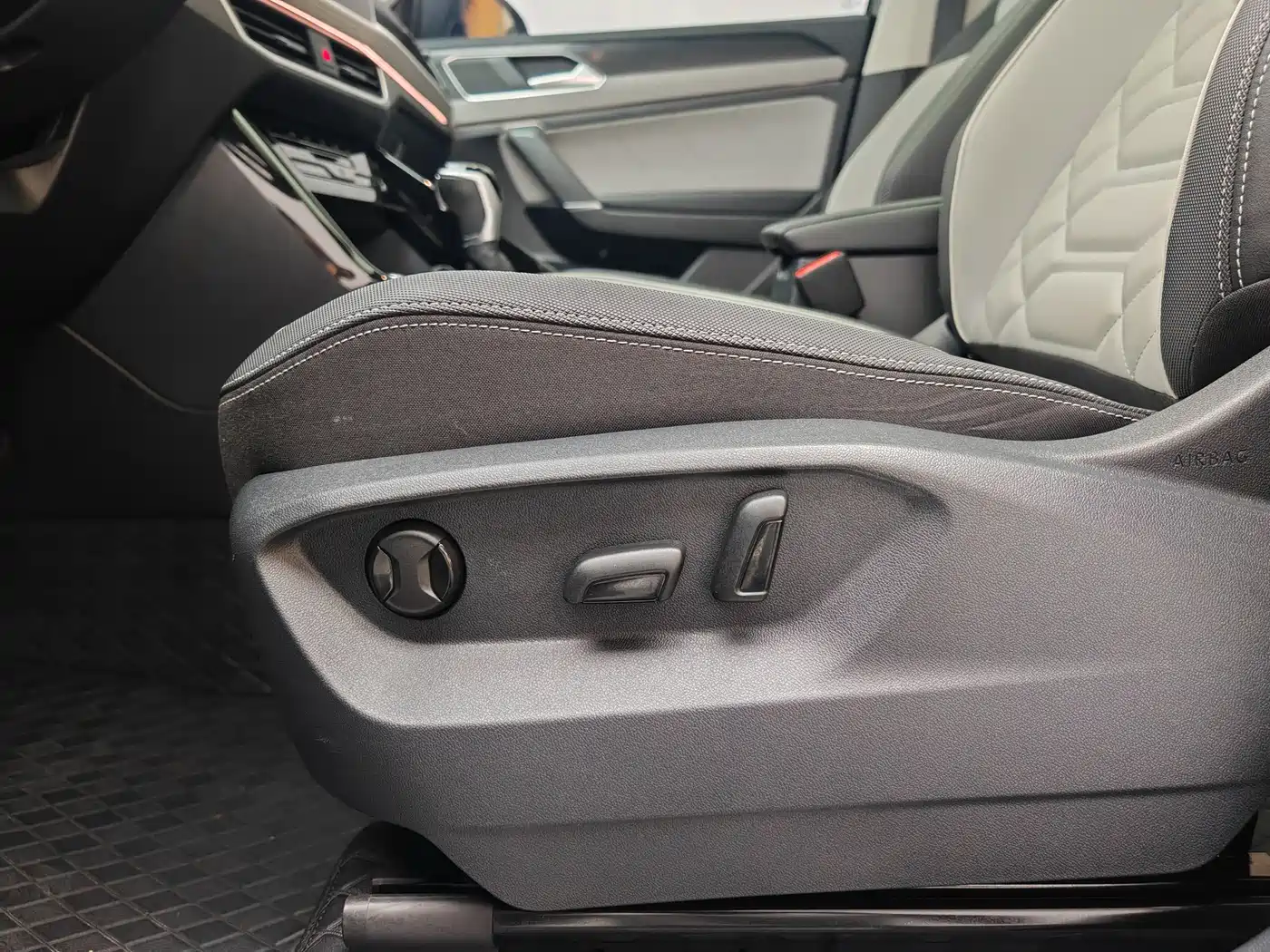 Volkswagen Tayron 2024 300TSI 2WD Luxury Plus Advanced фото 23