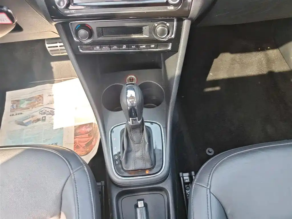 Volkswagen Polo 2014 1.4L Automatic Luxury Edition фото 14