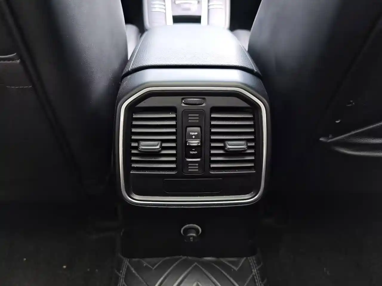Porsche Macan 2016 Macan 2.0T фото 22