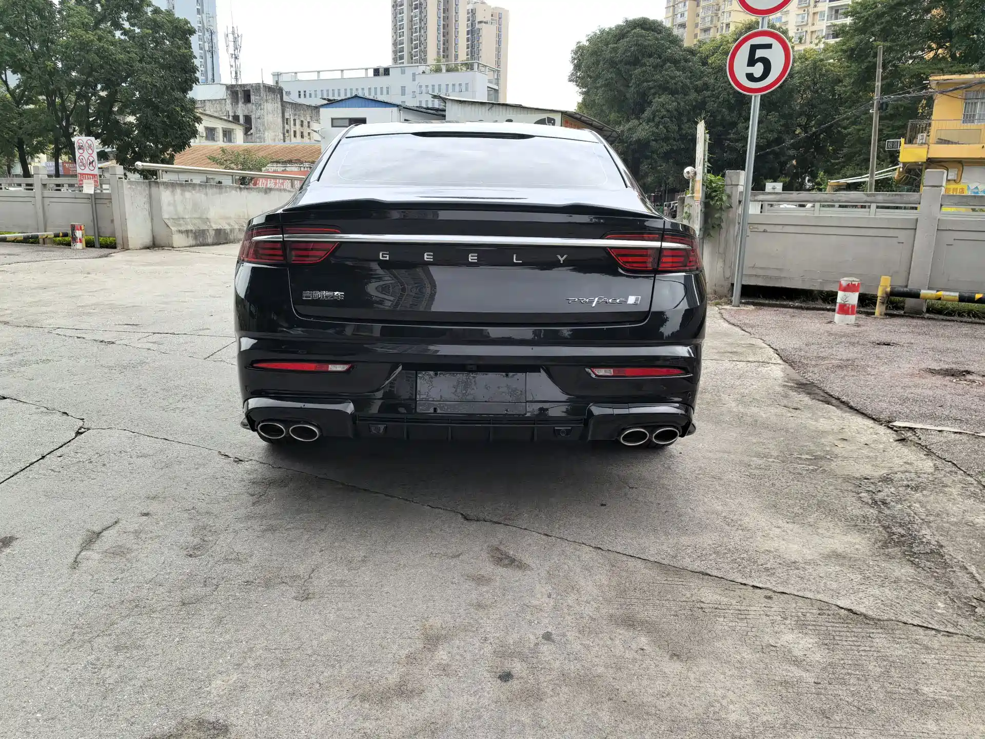 Фото 6 - Geely Preface