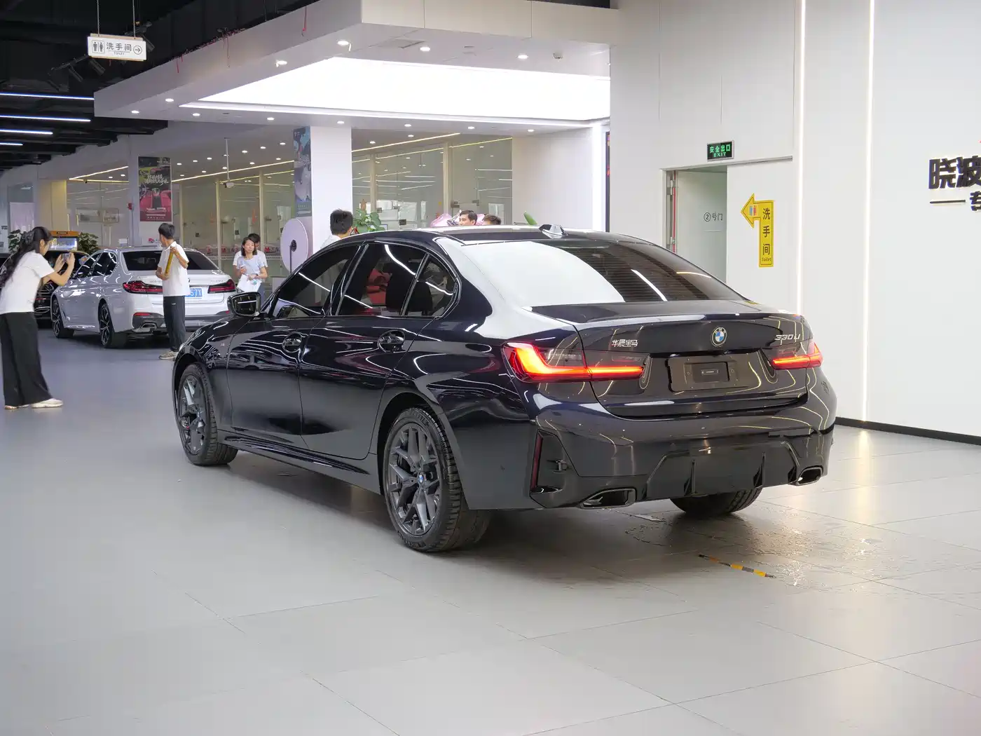 BMW 3 Series 2025 330Li M Sport Night Edition фото 6