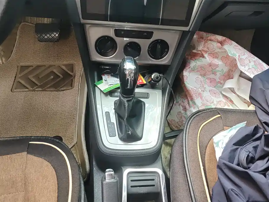 Volkswagen Lavida 2013 1.6L Automatic Trend Edition фото 16