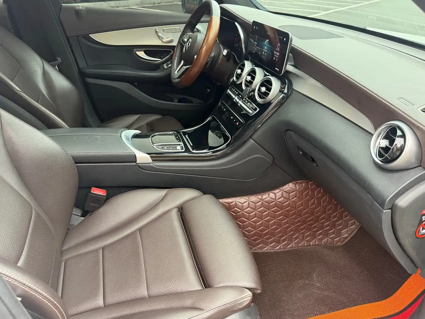Mercedes-Benz GLC 2020 Facelift GLC 260 L 4MATIC Dynamic фото 18