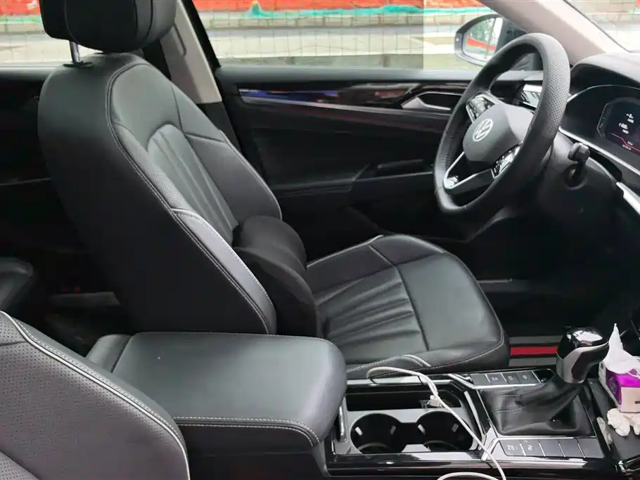Volkswagen Passat 2024 380TSI Dragon Glory Edition фото 9