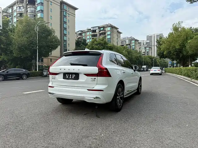 Volvo XC60 2023 B5 AWD Smart Luxury Edition — фото 3