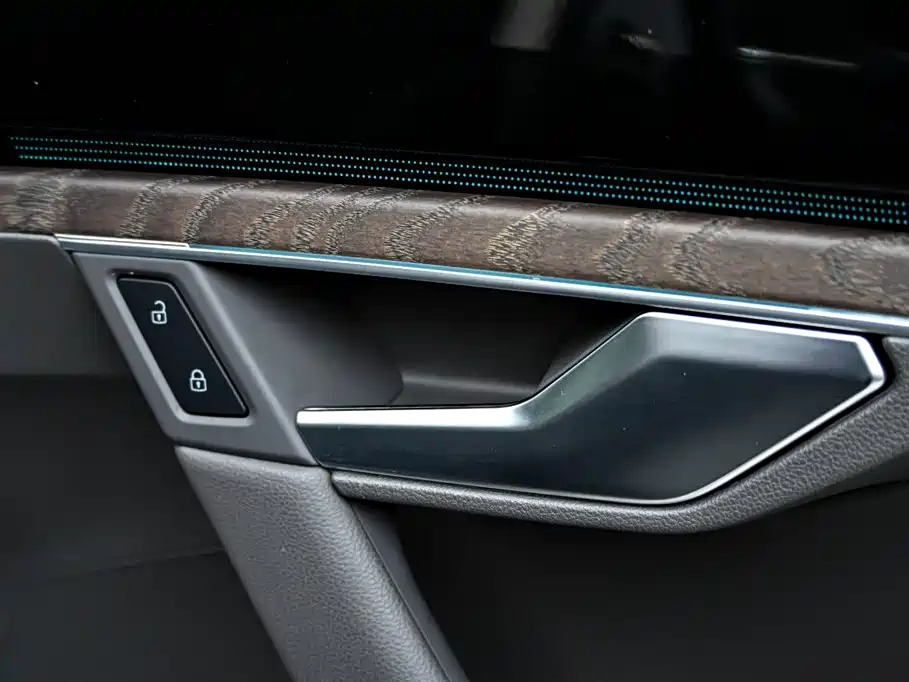 Volkswagen Touareg 2023 3.0TSI R-Line Classic Sports Package фото 30
