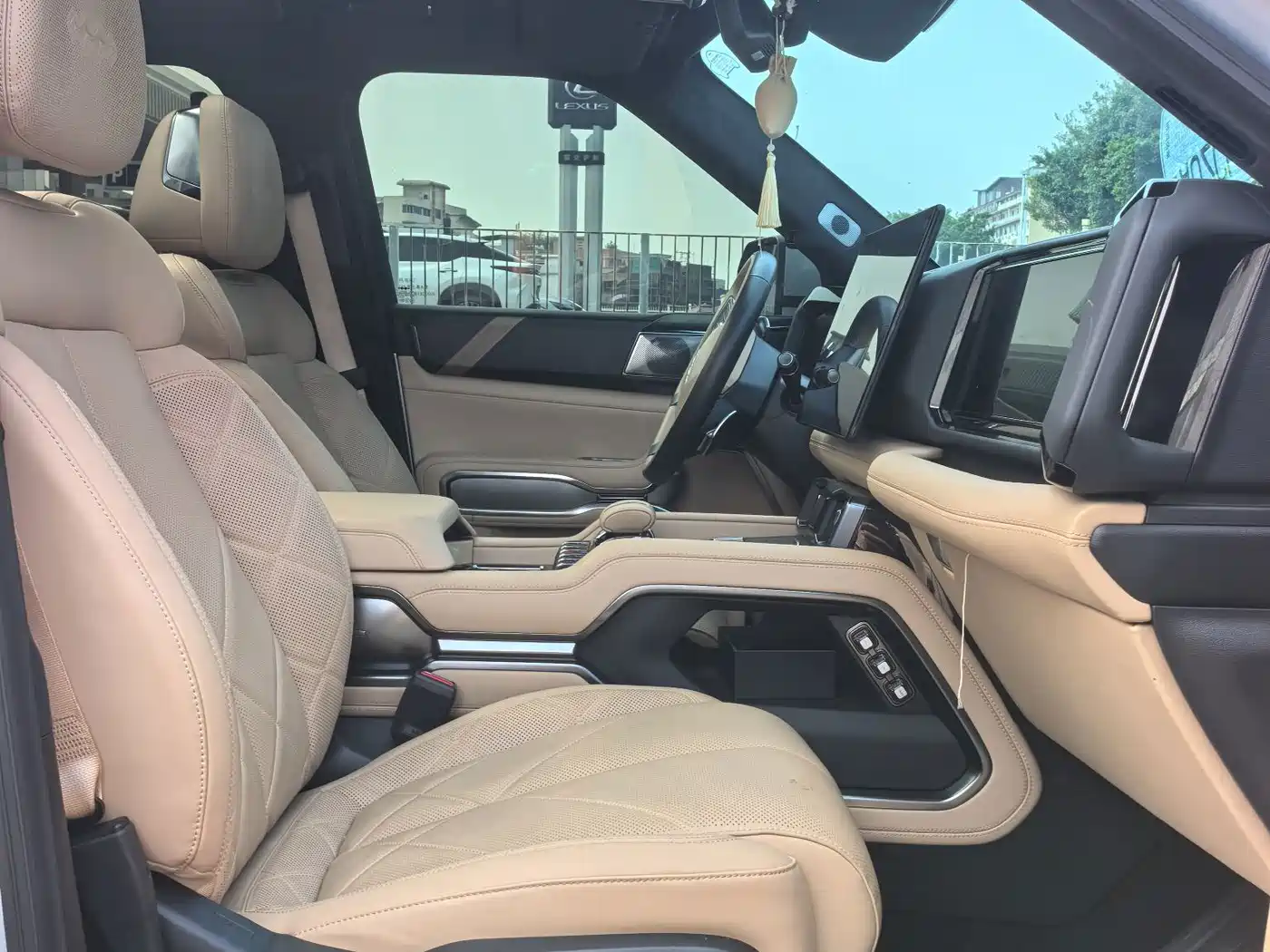 Fang Cheng Bao Leopard 8 2024 2025 Zhiyong Flagship 6-Seater