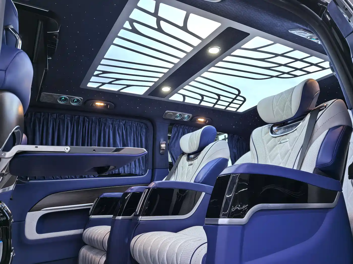 Mercedes-Benz V-Class 2022 V 260 Pilot Edition фото 13