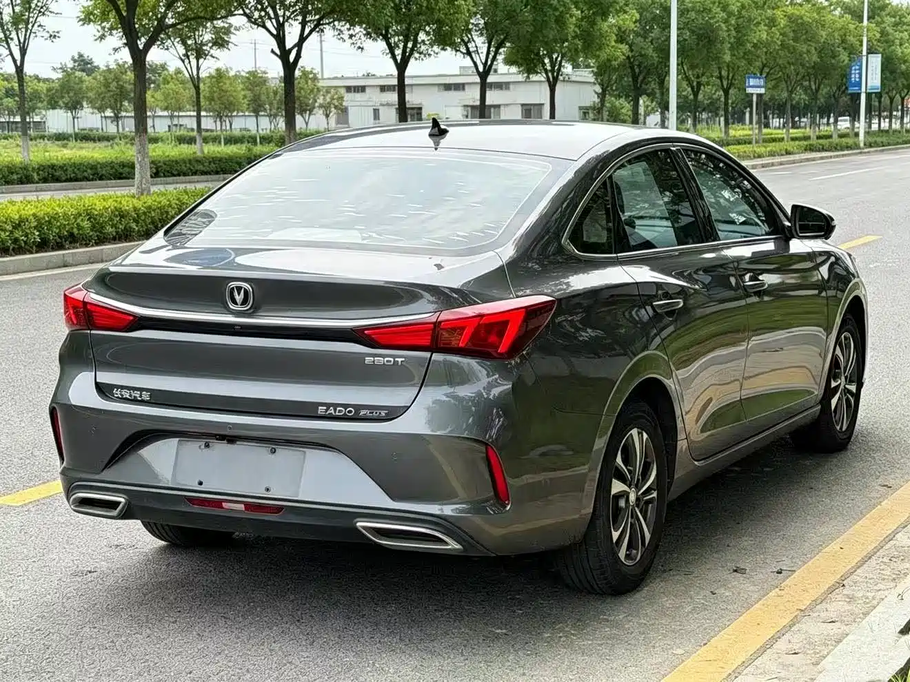 Фото 8 - Changan Eado