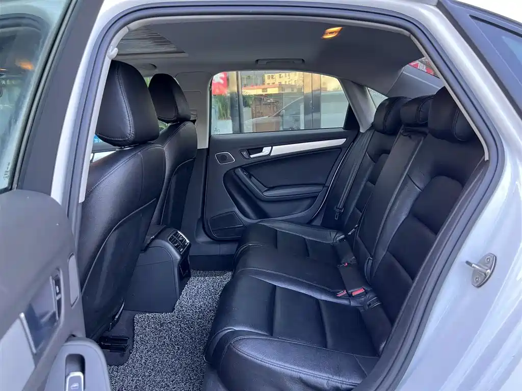 Audi A4L 2015 35 TFSI Auto Comfort фото 9