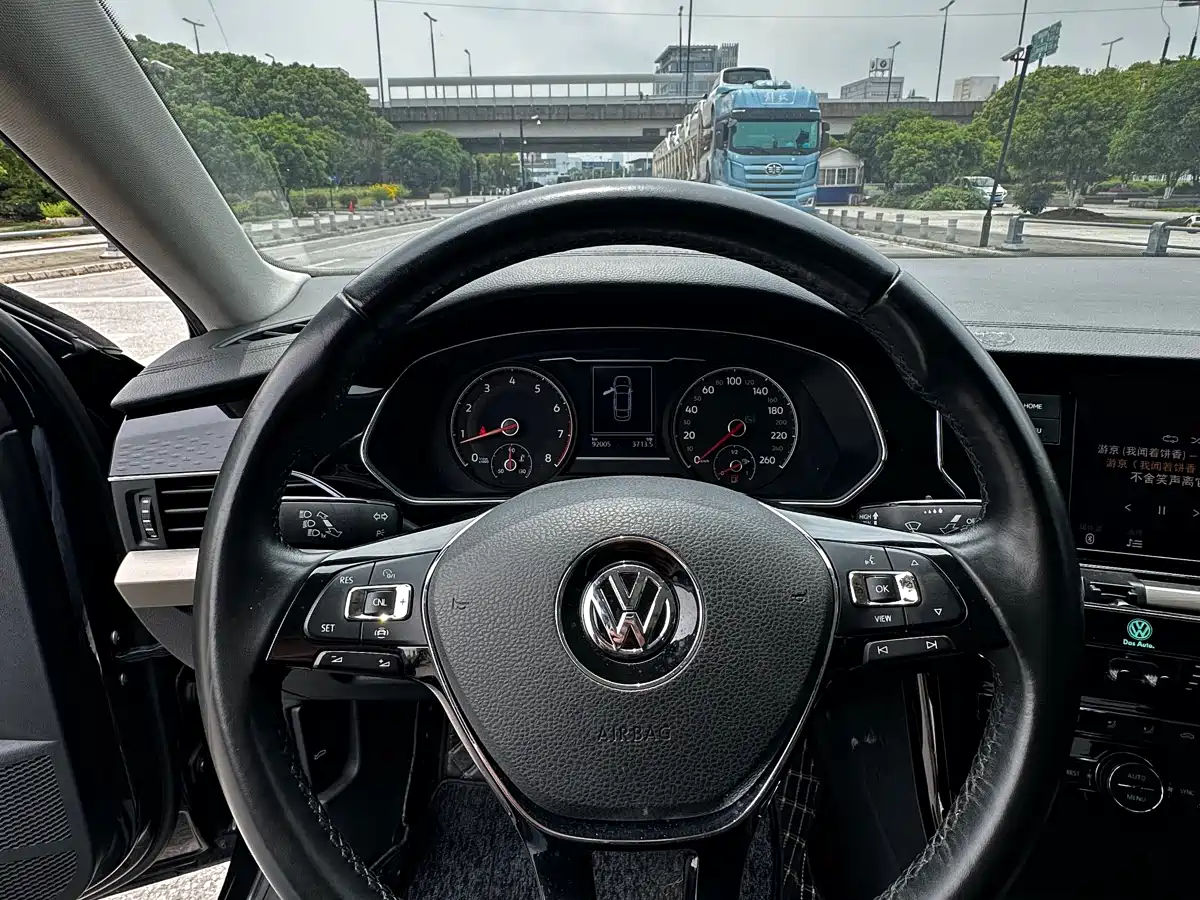 Volkswagen Passat 2020 330TSI Luxury Edition China V фото 12
