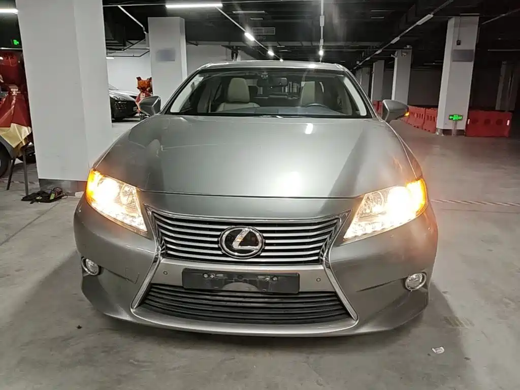 Фото 3 - Lexus ES