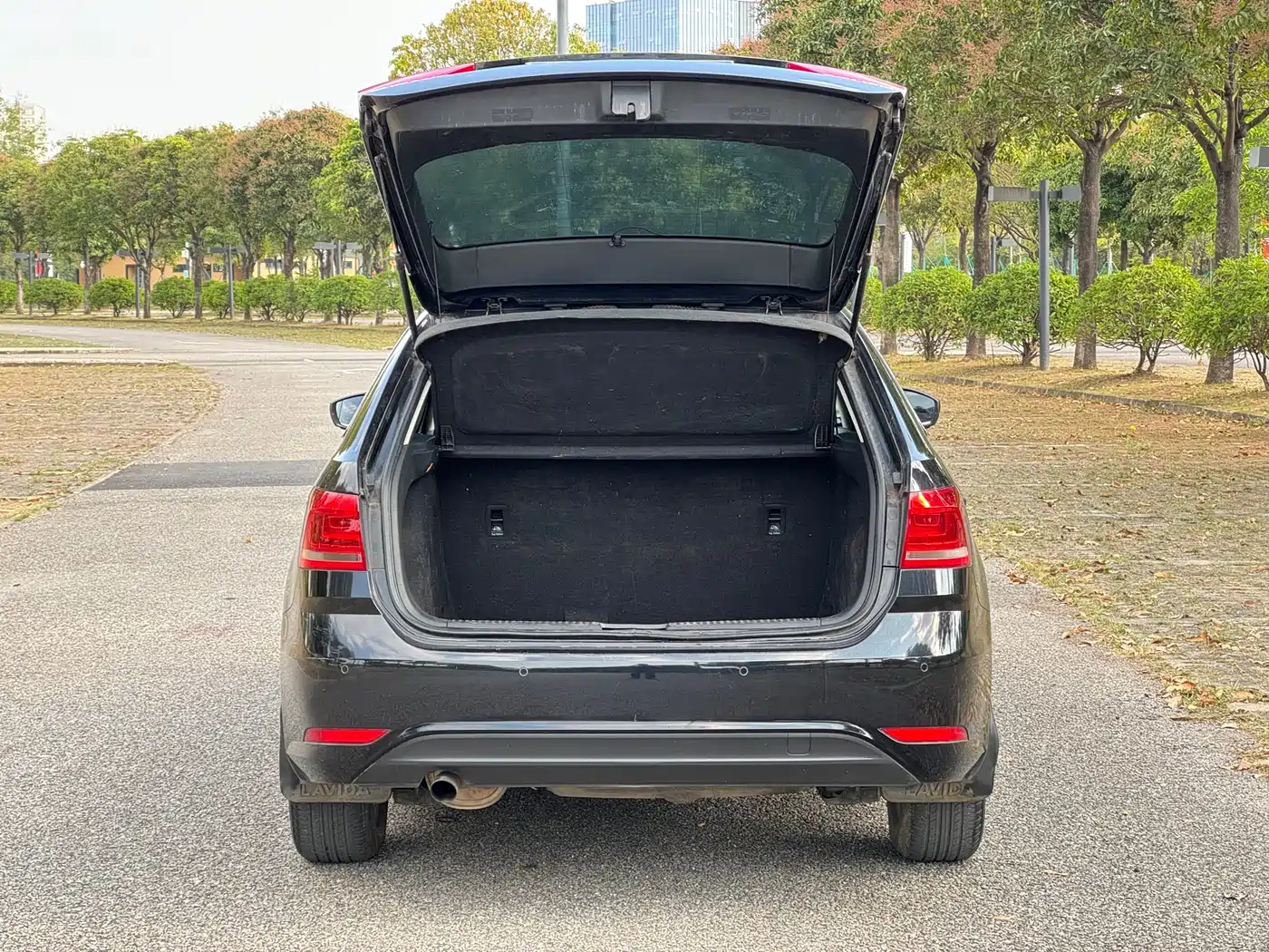 Volkswagen Lavida Tour 2015 1.6L Automatic Trend Edition фото 15