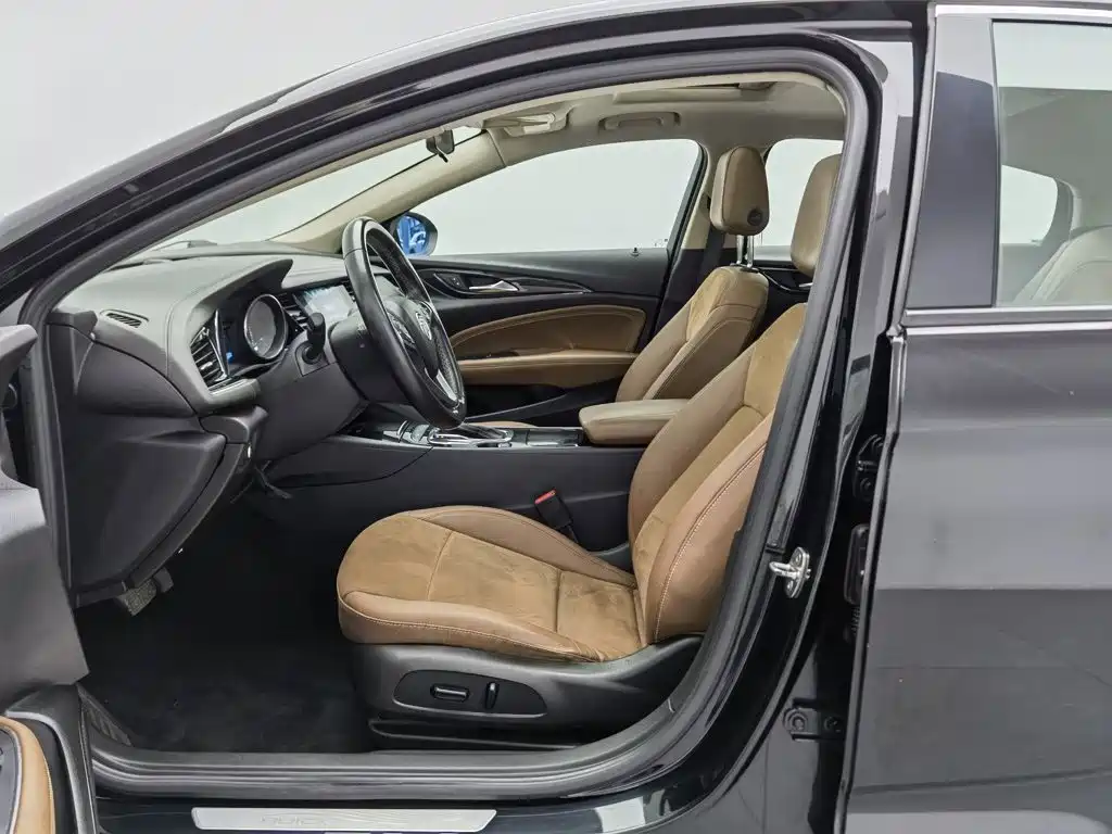 صورة 10 - Buick Regal