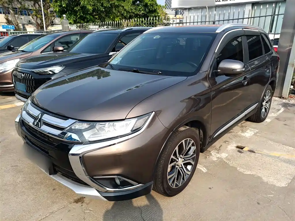 MITSUBISHI OUTLANDER