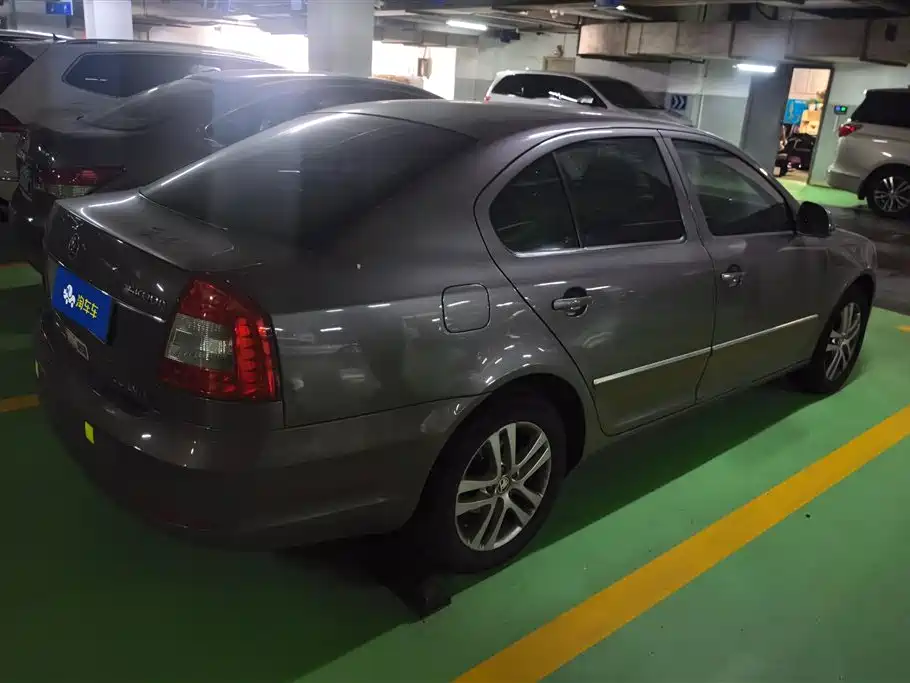 Škoda Octavia 2014 1.6L Auto Yijun Edition фото 3