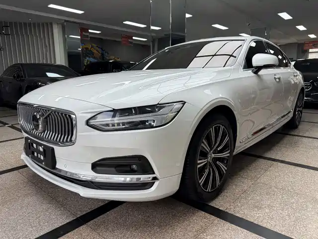  Volvo Volvo S90 2021 Model B5 Momentum Luxury Edition