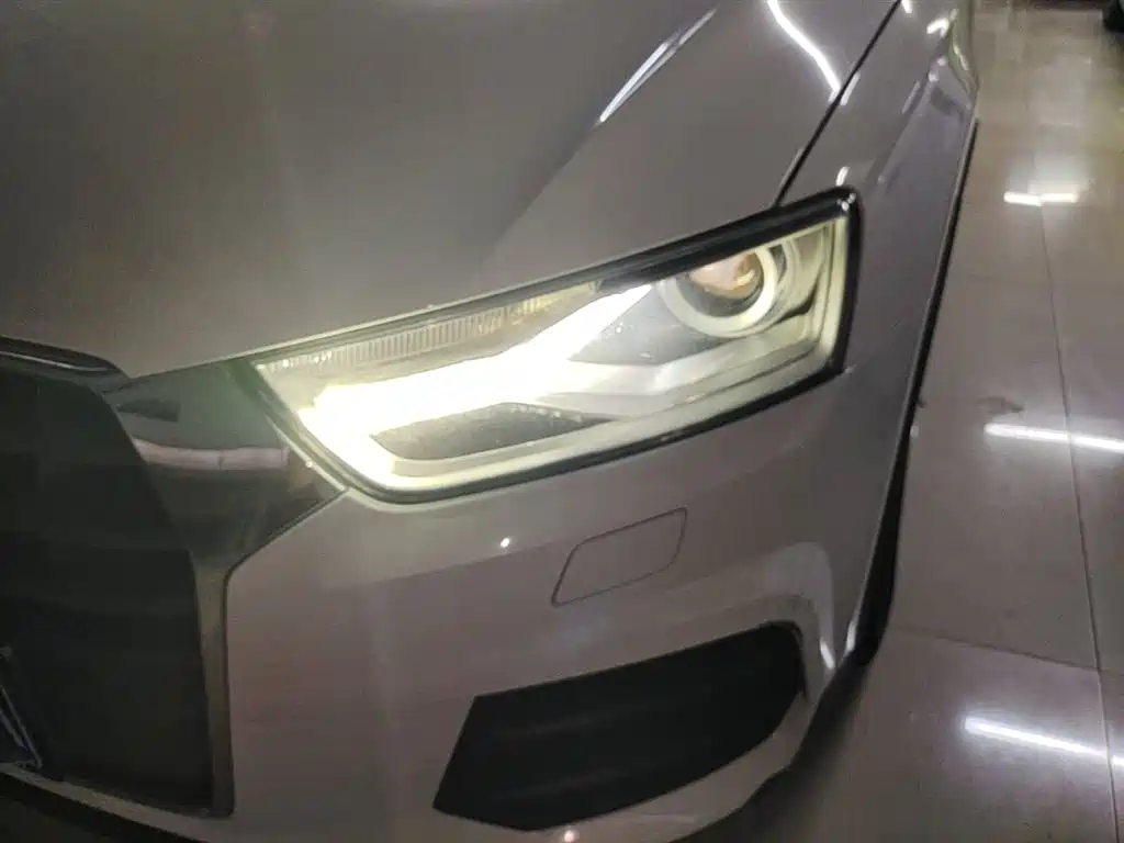 Audi Q3 2018 30th Anniversary Edition 30 TFSI Standard фото 24