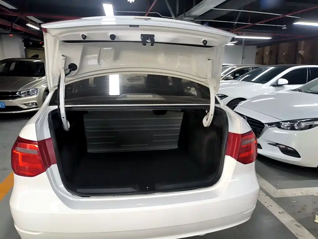 Volkswagen Jetta 2015 Value Edition 1.6L Manual Fashion фото 19