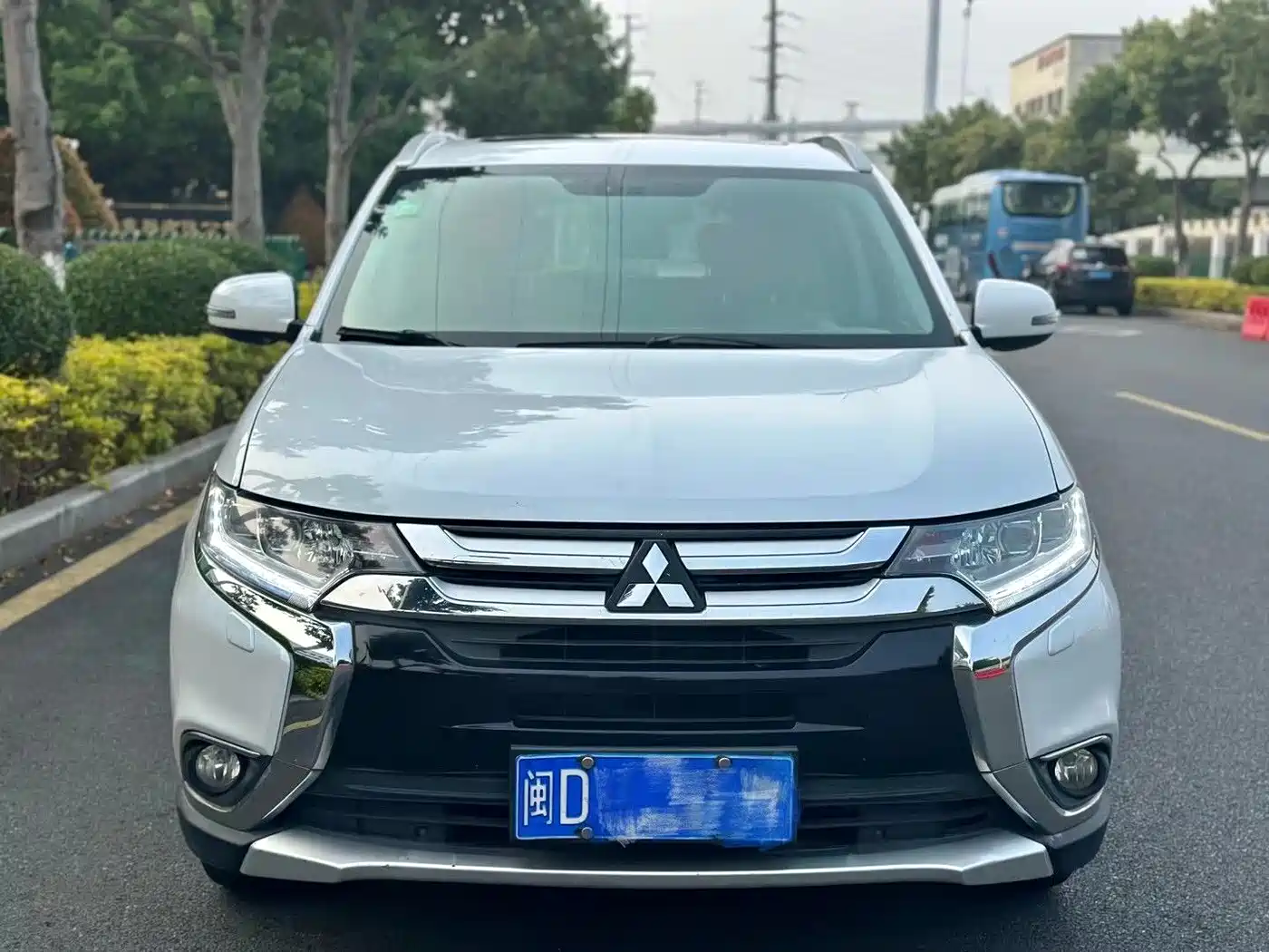 MITSUBISHI OUTLANDER