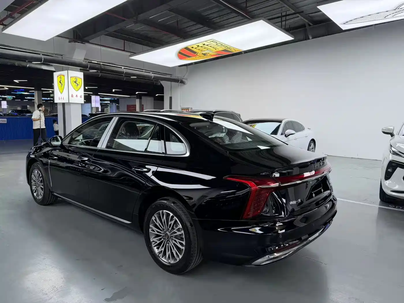 Hongqi H5 2025 1.5T DCT Flag Rhythm 500,000 Units Memorial Edition фото 16
