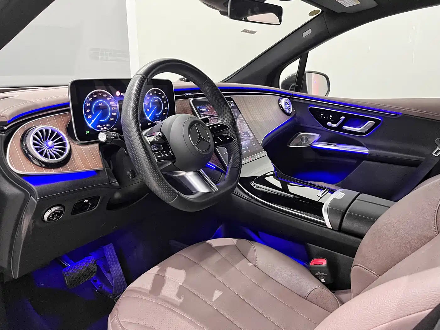 MERCEDES-BENZ EQE SUV