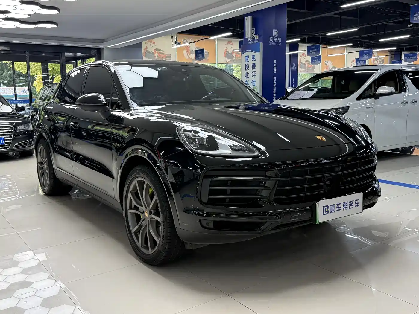 Porsche Cayenne New Energy 2023 Cayenne E-Hybrid 2.0T Platinum Edition фото 3
