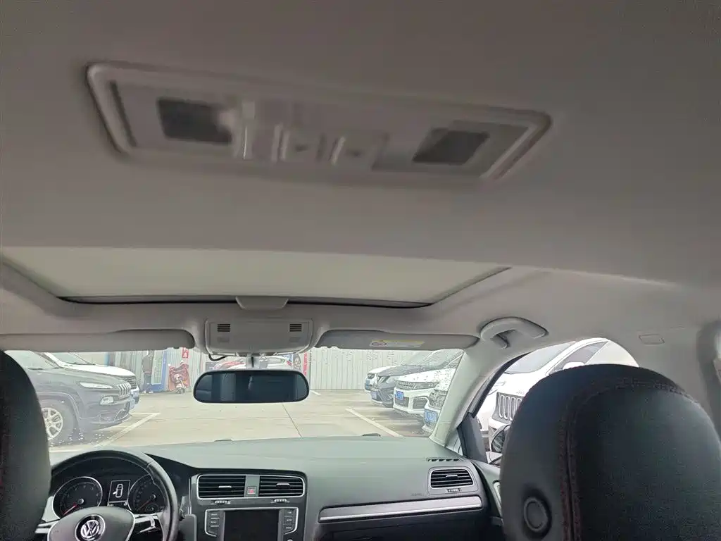 Volkswagen Golf 2016 1.6L Automatic Comfort фото 18