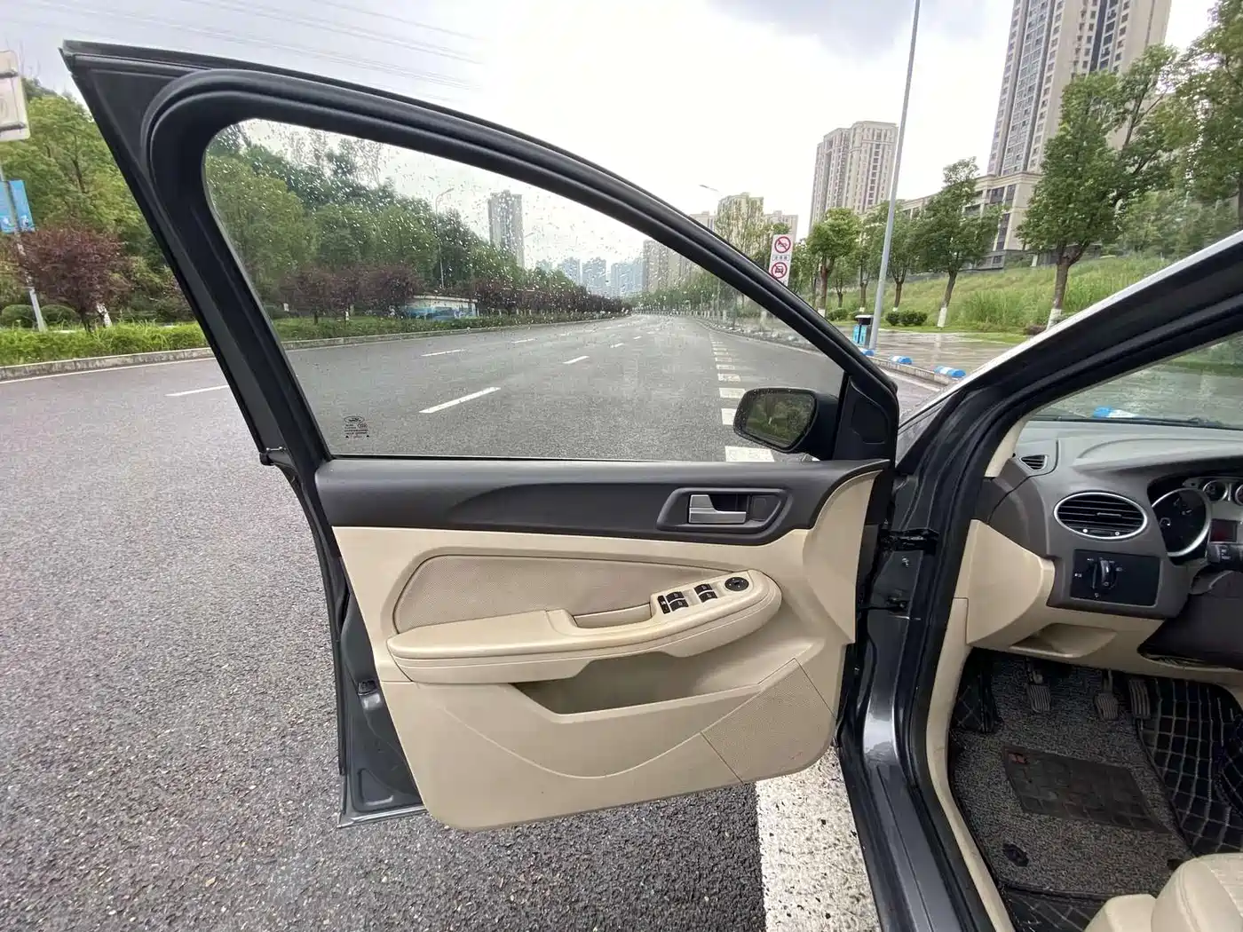 Photo 7 - Ford Focus