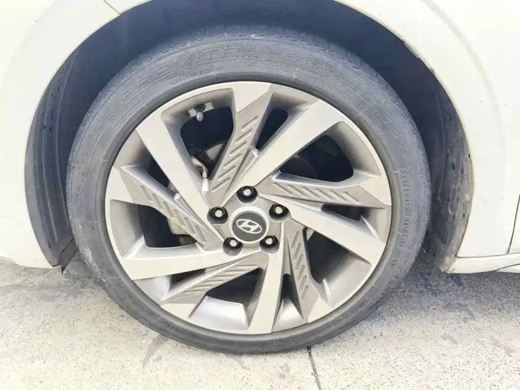 Hyundai Mistra 2022 2021 1.8L CVT LUX Premium