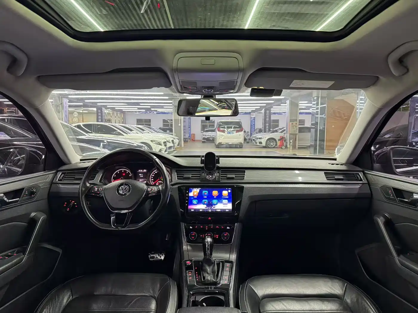 Volkswagen Passat 2017 280TSI DSG Prestige фото 4